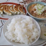 いづみ亭 - ご飯、普通盛りでも結構しっかりした量