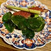 Chuugokuryouri Shokuseisei - ❸仔羊の香辛料がけ、コム蜜柑の葉、レモングラス 　パクチーとライチのサラダ