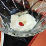 中華菜館しま - 味の濃い杏仁豆腐