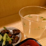 伊勢廣 - 香の物と鳥スープ