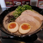 元祖博多 中洲屋台ラーメン 一竜 - 料理写真:味玉ラーメン＋ネギ