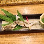 にぎり鮨 一五〇 - 若鮎の塩焼き