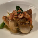 藤右ェ門 栄 - 愛媛県産真鯛と帆立のポワレ・駿河湾産桜海老ソース