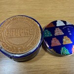 神戸風月堂 - 料理写真:中にはバニラ・ ストロベリー風味・チョコレート味のゴーフル！