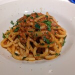 アンティキ・サポーリ - 太麺パスタに真蛸のトマトソース＆プーリア州の香草が絡みます。