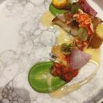 アトールテラスカモガワ - 真鯛とオマール海老は皿の片側のみに盛り付け