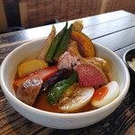 スープカレー奥芝商店 - 骨付き鶏と野菜カリー