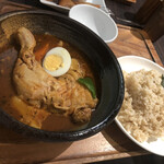 カレー食堂 心 - 骨付きチキンのスープカレー　1,280円