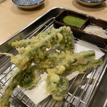 徳多和良 - 山菜のこごみ天ぷら