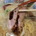 らーめん G麺24 - マー油つきのチャーシュー