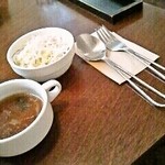 パスタヤ - ランチのスープとサラダ