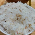 Sakura Shiyakusho Shokudou - ご飯と味噌汁はセルフサービス。この日は雑穀米。おいしい！