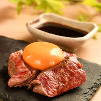 推し！赤身/ Beef Sashimi with egg yolk