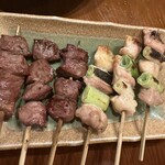 やきとん酒場 新橋とら八 - 炭火串焼き盛り合わせ