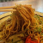 Momo - 『極旨焼ソバ』の麺