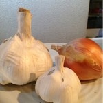 クードクール - 左のデッカいのが滋賀のエレファントガーリック