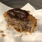 大 - 煮豚のトンカツはサクっの後、フワトロという食感に加え、デミグラスのような濃厚オリジナルソースが淡白な煮豚に美味しさを吹き込む！