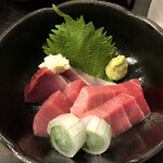 大 - まずは造り！本鮪の赤身が嬉しい！旬な鰹にシロイカと豪華なスタート！