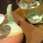 “カラカラ”で泡盛の水割り。