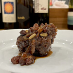 La Stalla - 肉がスパイシーでインドのスパイスみたいな感じの味する！
      上に乗ってるレーズンと赤玉ねぎの感じも良くてうめえええ！
      今回めっちや前菜充実してて素晴らしいわ！！！