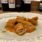 La Stalla - カレーっぽい味が少しして美味しい！
      トリッパ的な。酒すすむ感じ！トマト味好きだからトマト入ってて嬉しい〜！
      小腸は脂身ないタイプで柔らかくて食べやすい。
      ホルモンをワインで飲むの良いわね。