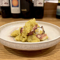 La Stalla - タコ歯切れ良くうまうま〜！！！
                    ジャガイモ普段好きじゃないけど、これは美味しい。
                    甘みがあってサツマイモに片足突っ込んだレベル！