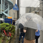 ヌードル＆スパイスカレー 今日の1番 - 平日はこの雨の中，朝06:30Openの5分前に並び10番目