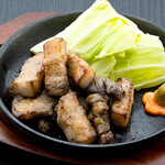 Kyuushuudamashii - 豚バラ肉の生姜豚骨焼き
