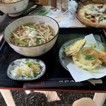 名草イワナパーク - 料理写真:天ぷら付き手打ちうどん　７５０円