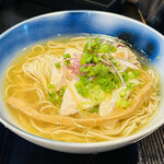 Rokkumbirisu pa wan - Sロック鶏チャーシュー麺