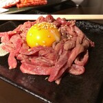 焼肉DINING BULLS - 炙りユッケ（1,419円）