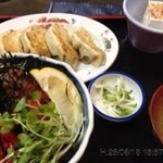 鳥まん - プリの竜田揚げ丼と餃子
