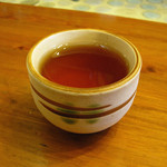 中華そば 麺や食堂 - 麺や食堂（〆に出て来る黒ウーロン茶のサービス）