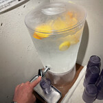 ステーキライスの店 センタービーフ - レモンウォーター！