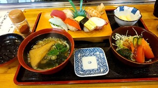 Yoshino Zushi - にぎり８貫定食