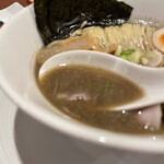 酒肴場 屯 - ぎゅっと凝縮された煮干しの旨みとほどよい苦味