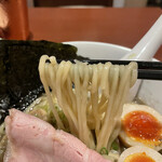 酒肴場 屯 - 加水率高めのモチプリ中太麺