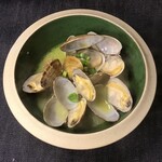 Clams steamed in white wine