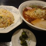 Chuukasaikan Eikouen - ・昔ながらの中華そば&炒飯 1000円