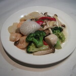 Stir-fried Seafood and broccoli with natural rock salt