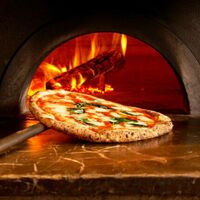 マルゲリータ　(トマトソース / モッツァレラ / バジル)