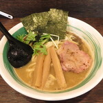 自家製麺 麺屋 利八 - 料理写真:らぁめん 950円