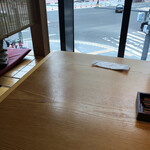 Hakata Motsunabe Yamaya - 大きな窓が素敵な小上がり席