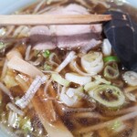 古澤ラーメン - 熱々スープ　チャーシューも厚めで柔らか　固めの縮れ麺が好み♪