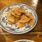 Izakaya Gyouza Sakaba - 惣菜　大根の煮物、山椒の実がある