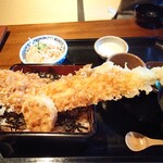 とうふとあなご料理 とうふや - 穴子天重、この大きさで並