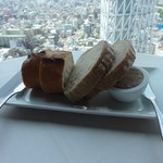 ブラッスリーオザミ - パンとリエット