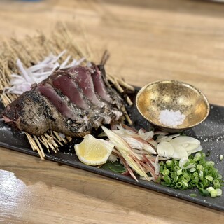 [Our specialty] You'll definitely be addicted! ? “Warayaki” where you can enjoy both meat and fish
