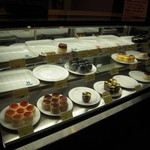 スイーツランベルセ - 閉店近い夕方やった為たまたま品揃えは少なかったが・・