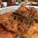 しげ吉 - 皮はパリッとしています